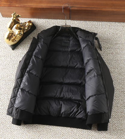 プラダ「Prada」秋冬ダウンジャケット