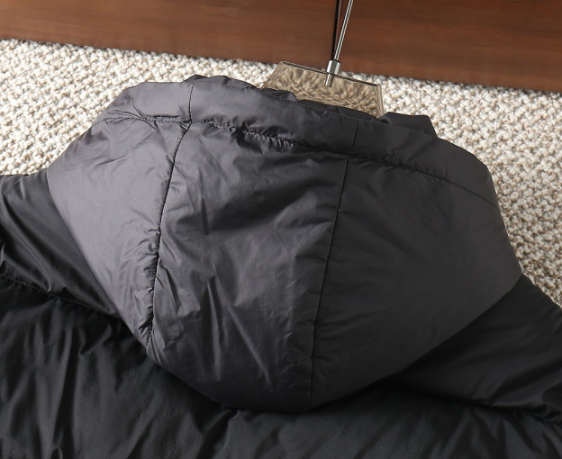 モンクレール「Moncler」秋冬 フード付きダウンジャケット