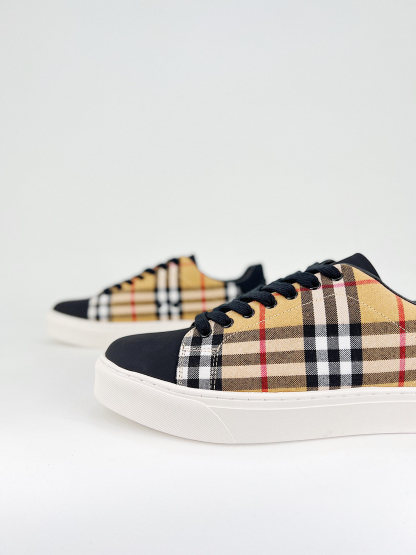 バーバリー「Burberry」バーバリー テラス スニーカー / レザースニーカー