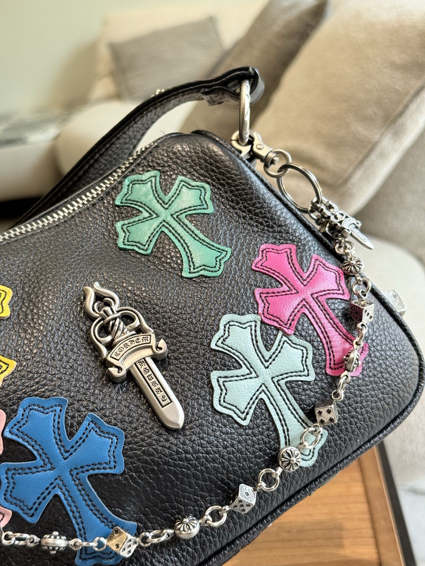 クロムハーツ「Chrome Hearts」十字架のショルダーバッグ