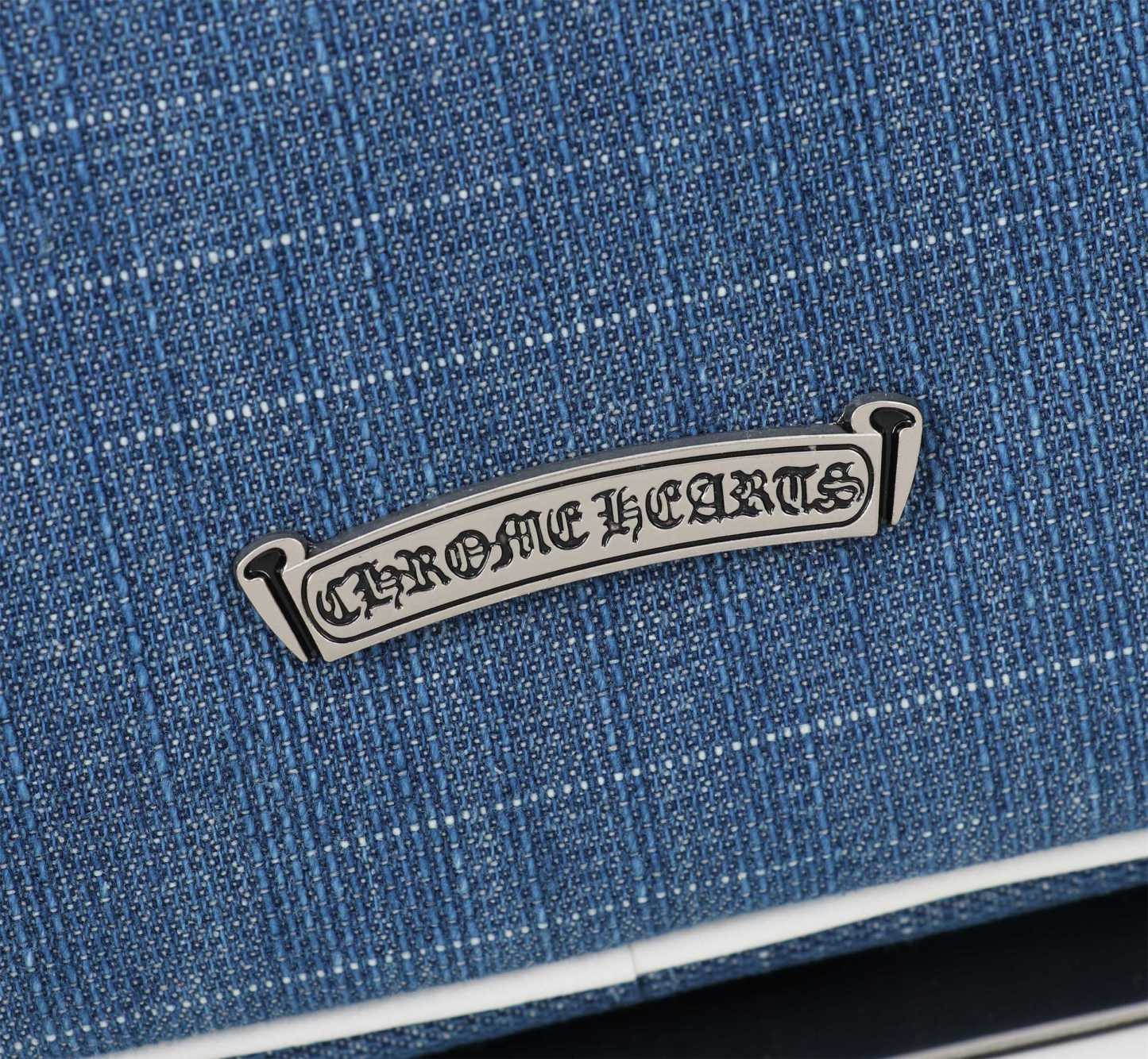 クロムハーツ「Chrome Hearts」十字架のショルダーバッグ
