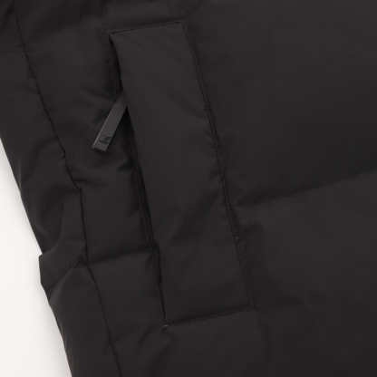 LOUIS VUITTON / ルイ・ヴィトンの袖章付き、暗紋浮彫スプライスダウンジャケット