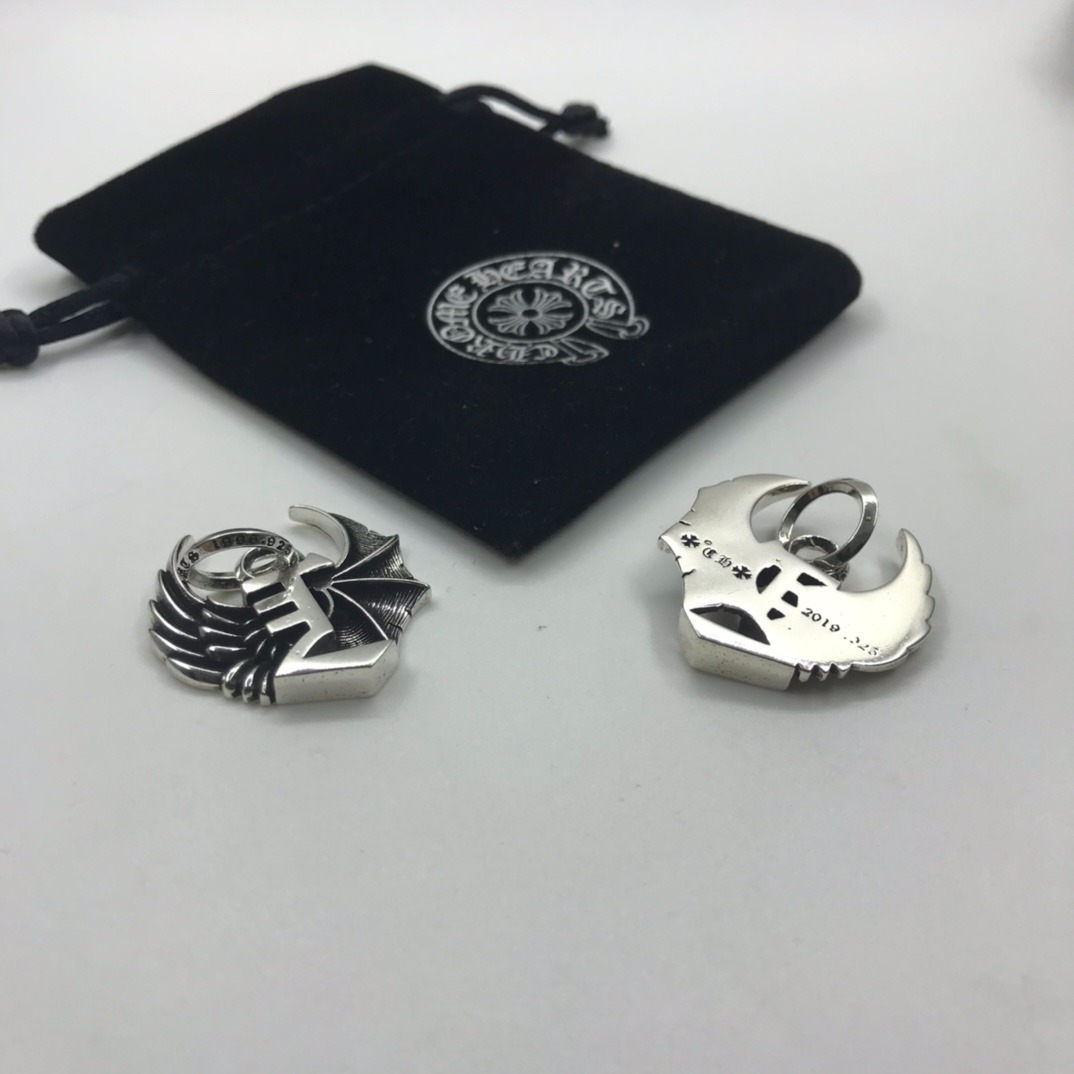 クロムハーツ「Chrome Hearts」バットウィング クロス ペンダント ネックレス