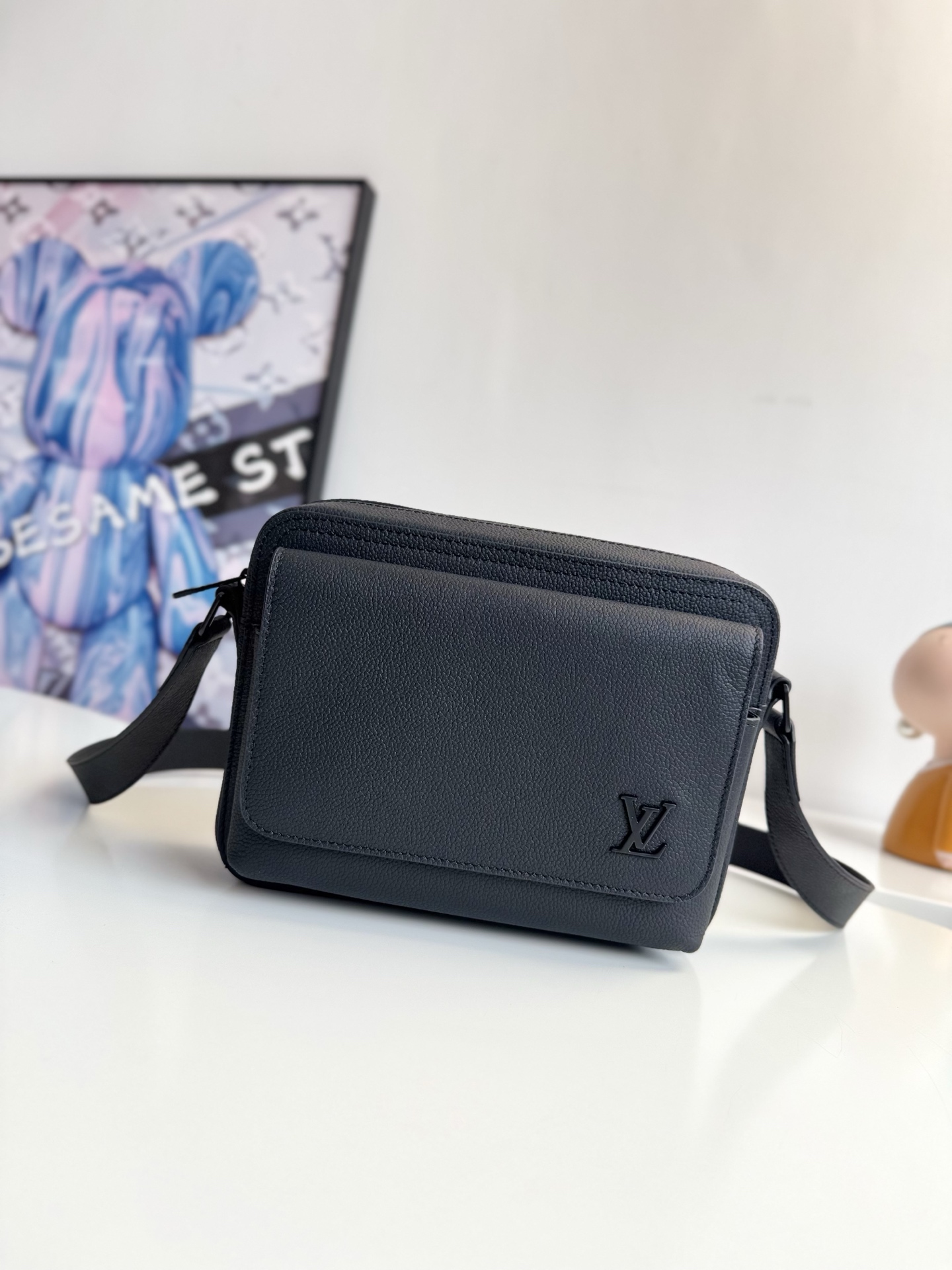 ルイ・ヴィトン「Louis Vuitton」スタイリッシュ メッセンジャーバッグ