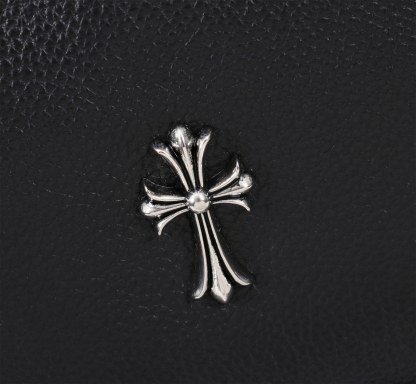 クロムハーツ「Chrome Hearts」十字架のショルダーバッグ