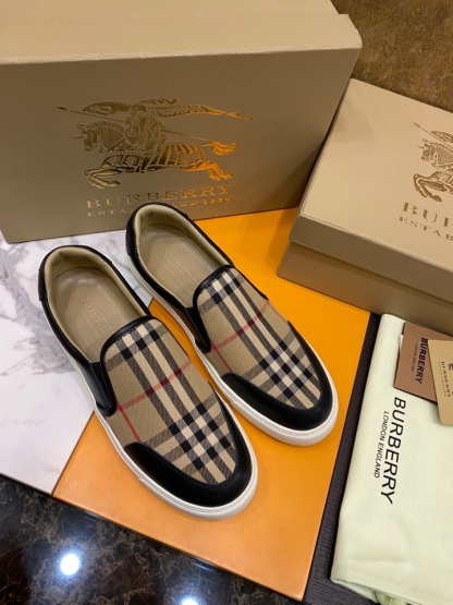 バーバリー「Burberry」バーバリー テラス スニーカー / レザースニーカー