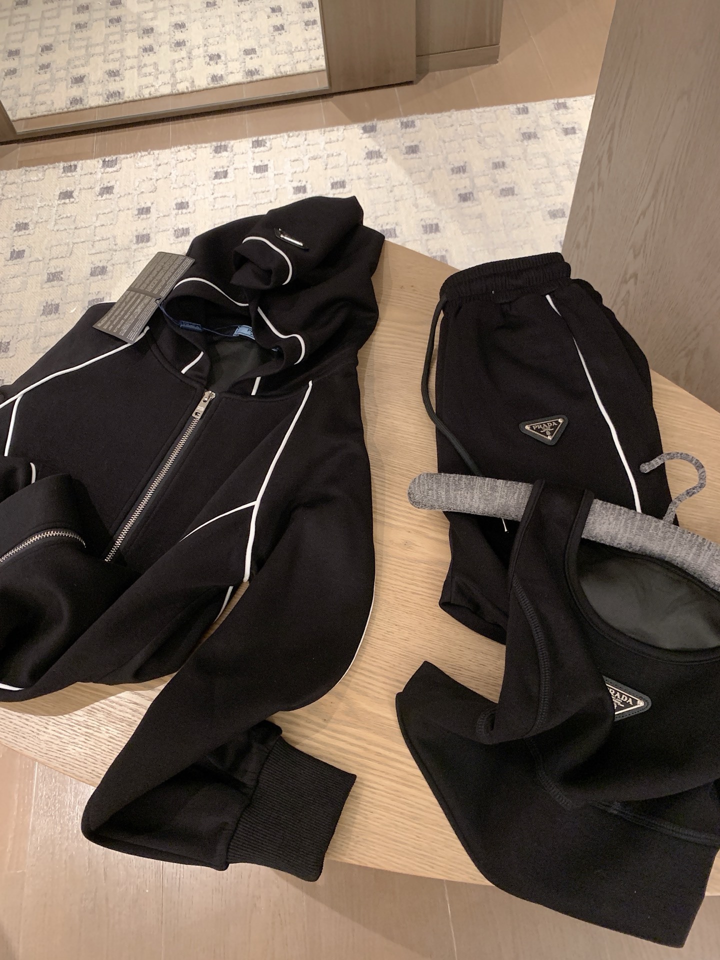プラダ「Prada」レディース カジュアルスポーツセット【3点セット】