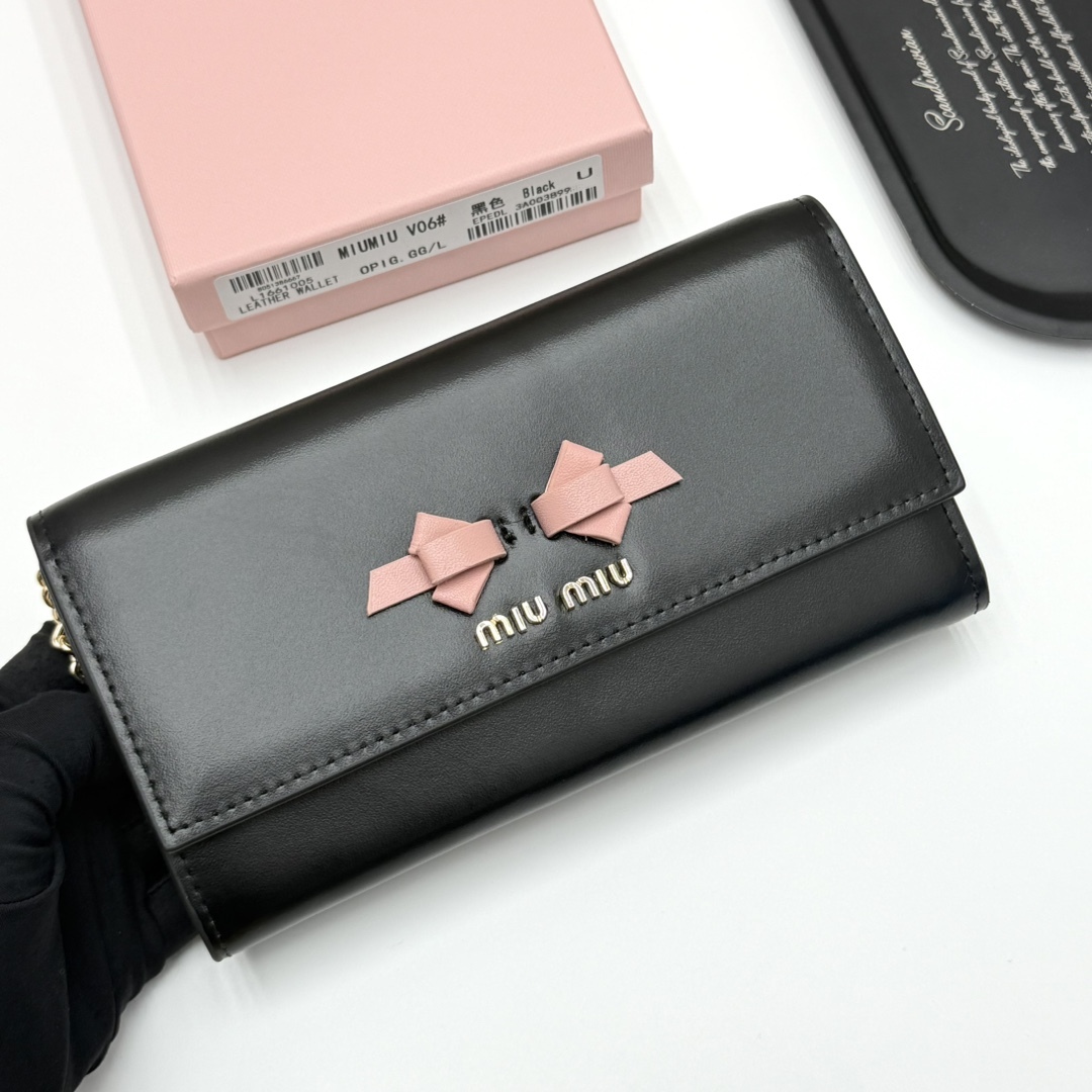 ミュウミュウ「Miu Miu」ミュウミュウ レザーミニバッグ V06 / ハンドバッグ
