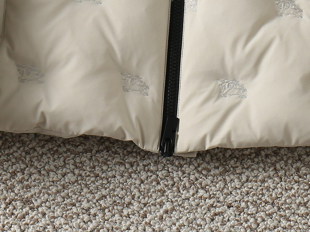 バーバリー「Burberry」秋冬 クイルティッドダウンジャケット