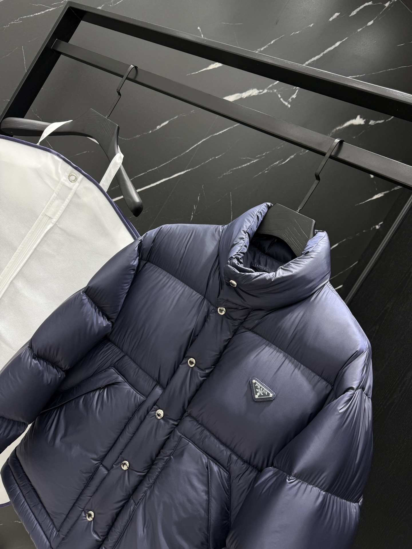 プラダ「Prada」秋冬ダウンジャケット スタンドカラー