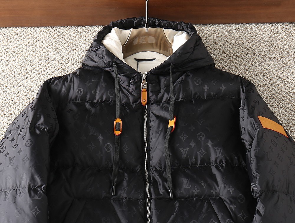ルイ・ヴィトン「Louis Vuitton」秋冬コレクション ダウンジャケット