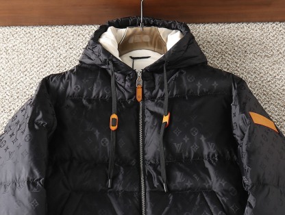ルイ・ヴィトン「Louis Vuitton」秋冬コレクション ダウンジャケット