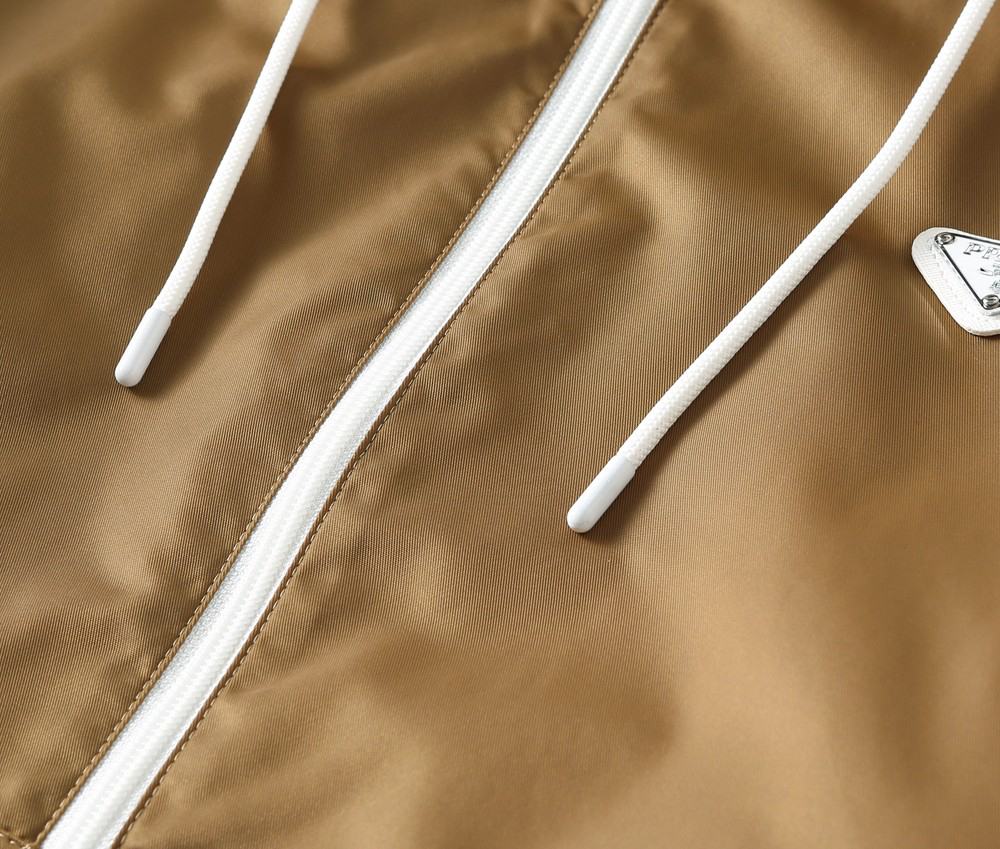 プラダ「Prada」秋冬 フード付きアウター