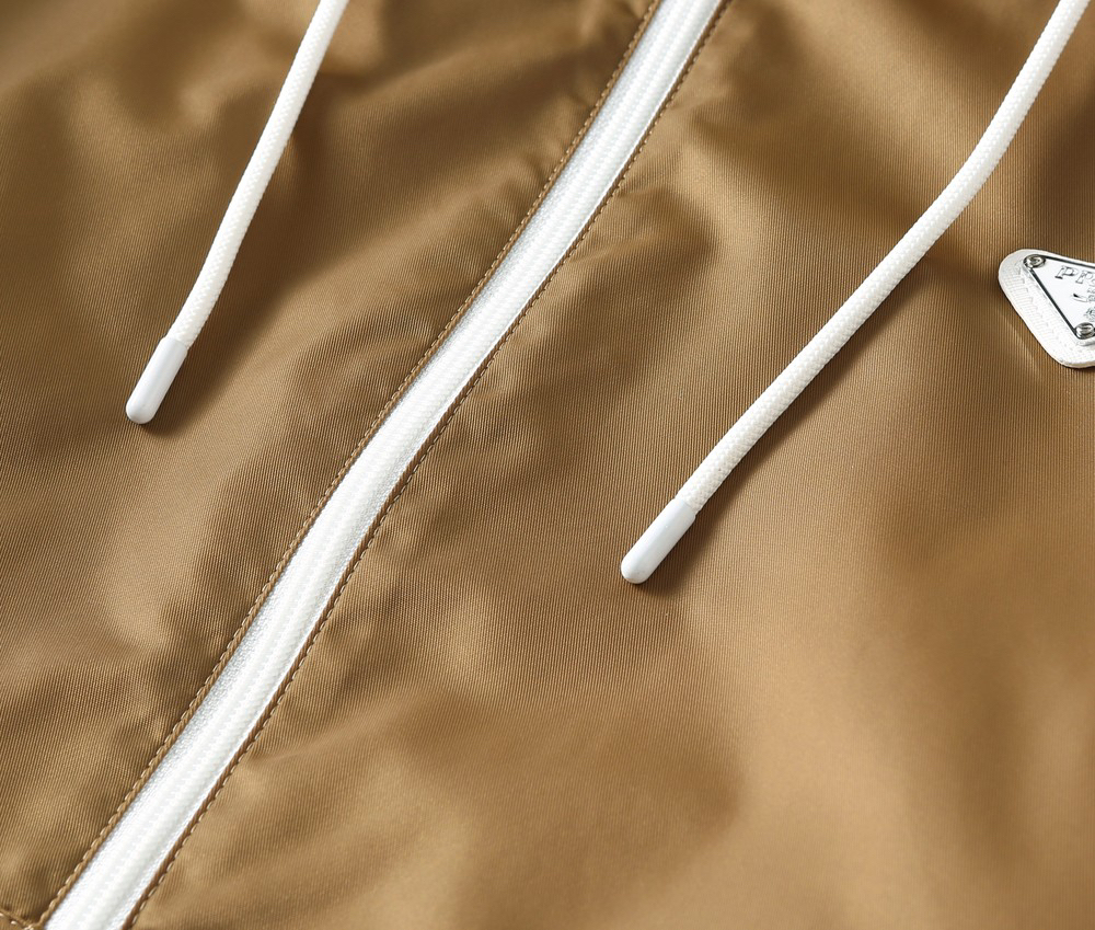 プラダ「Prada」秋冬 フード付きアウター