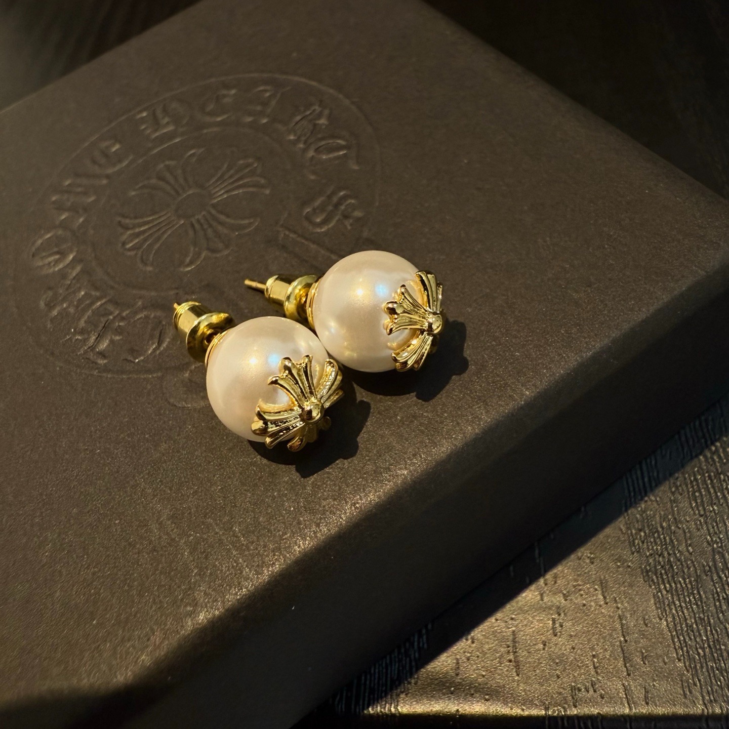 クロムハーツ「Chrome Hearts」クロムハーツ × ミキモト コラボレーション パールクロスピアス S925 ピアス