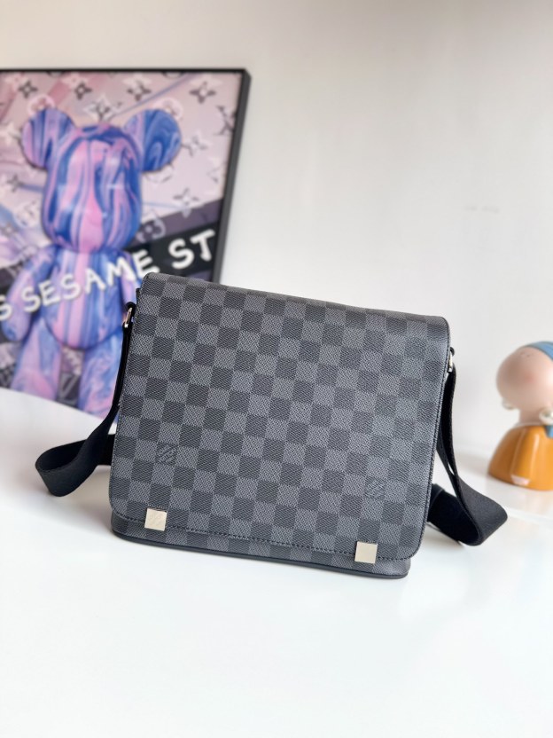 ルイ・ヴィトン「Louis Vuitton」ディストリクト メッセンジャーバッグ