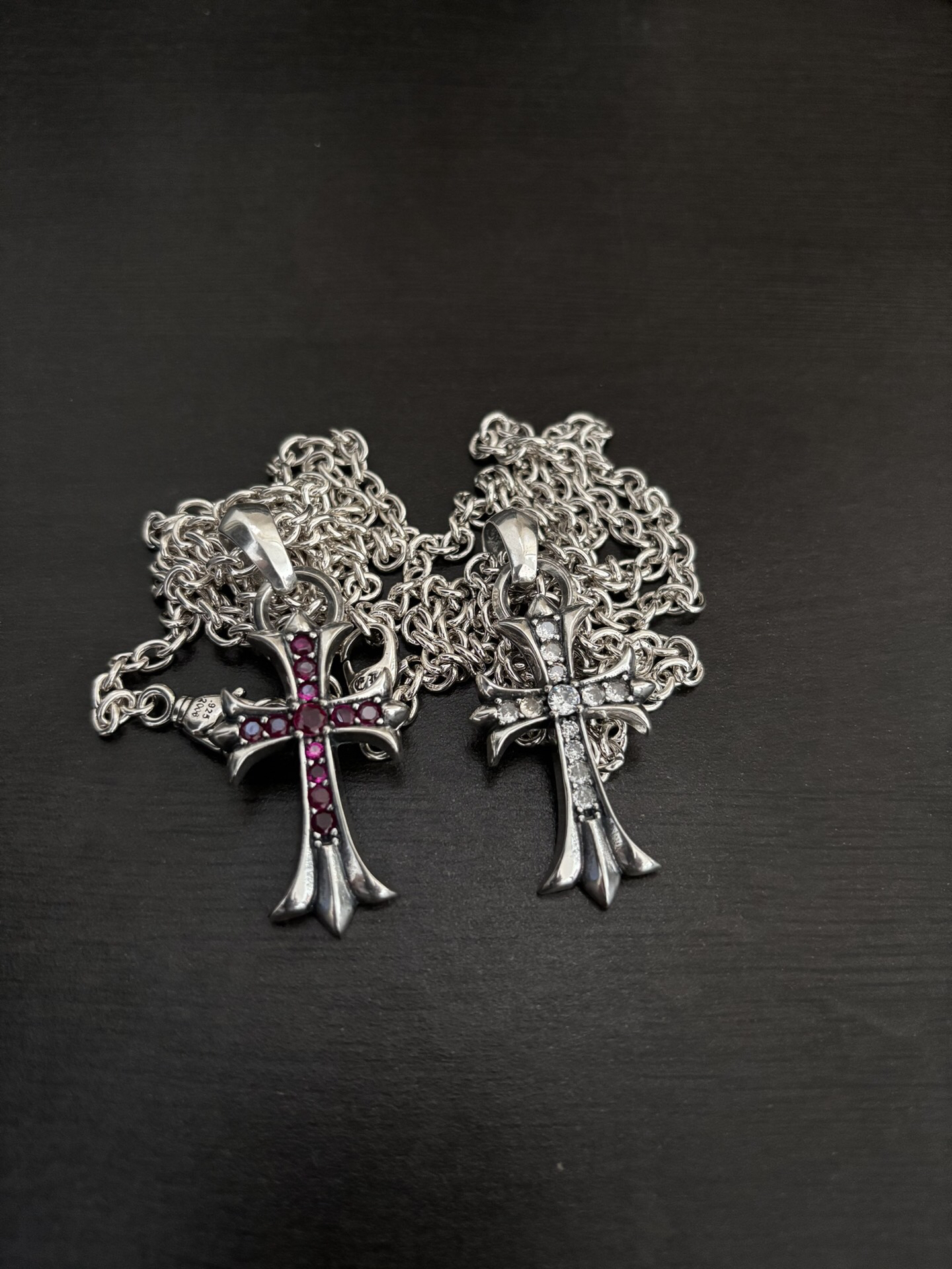 クロムハーツ「Chrome Hearts」のクラシックネックレス - 日常に上品なアクセントを添えるユニセックスモデル