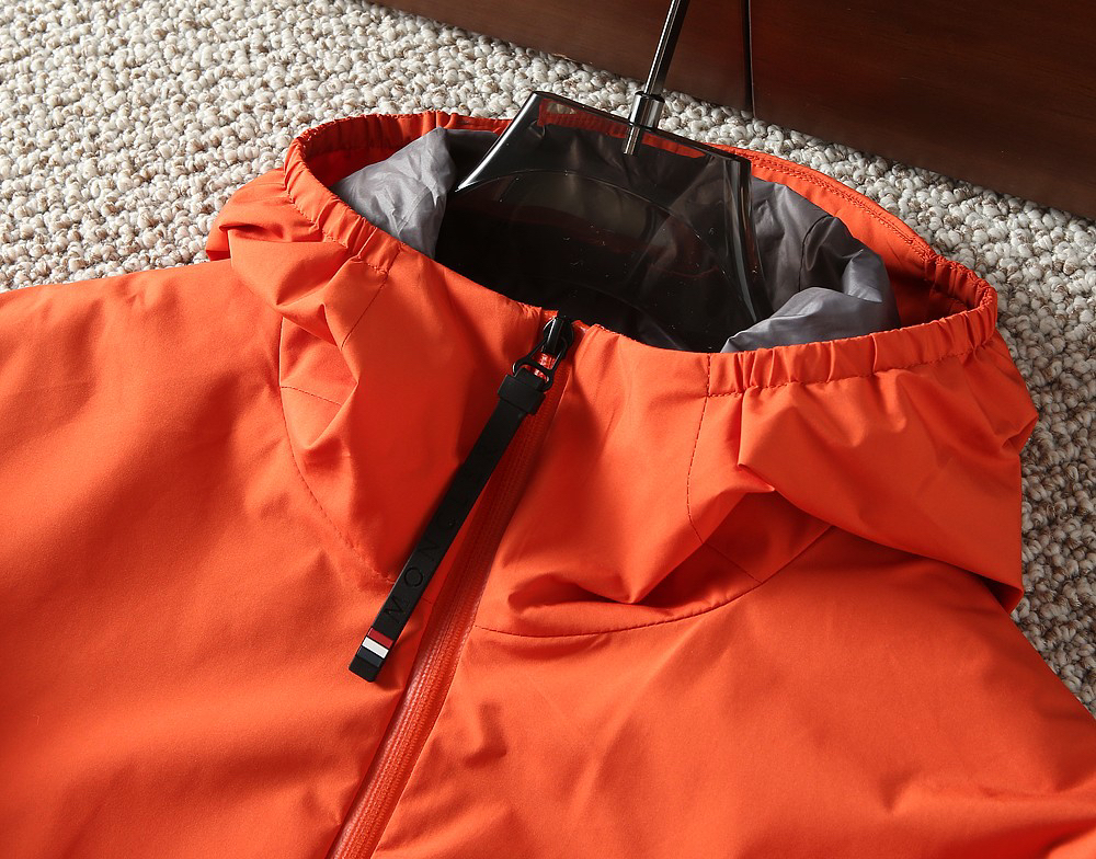 モンクレール「Moncler」秋のスタイル フード付きジャケット