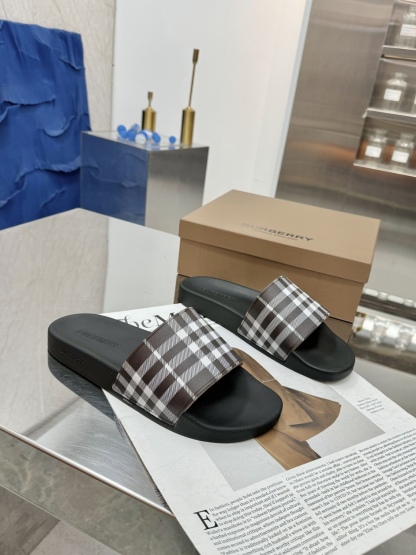 バーバリー「Burberry」バーバリー ヴィンテージ チェック スライドサンダル / ビーチサンダル