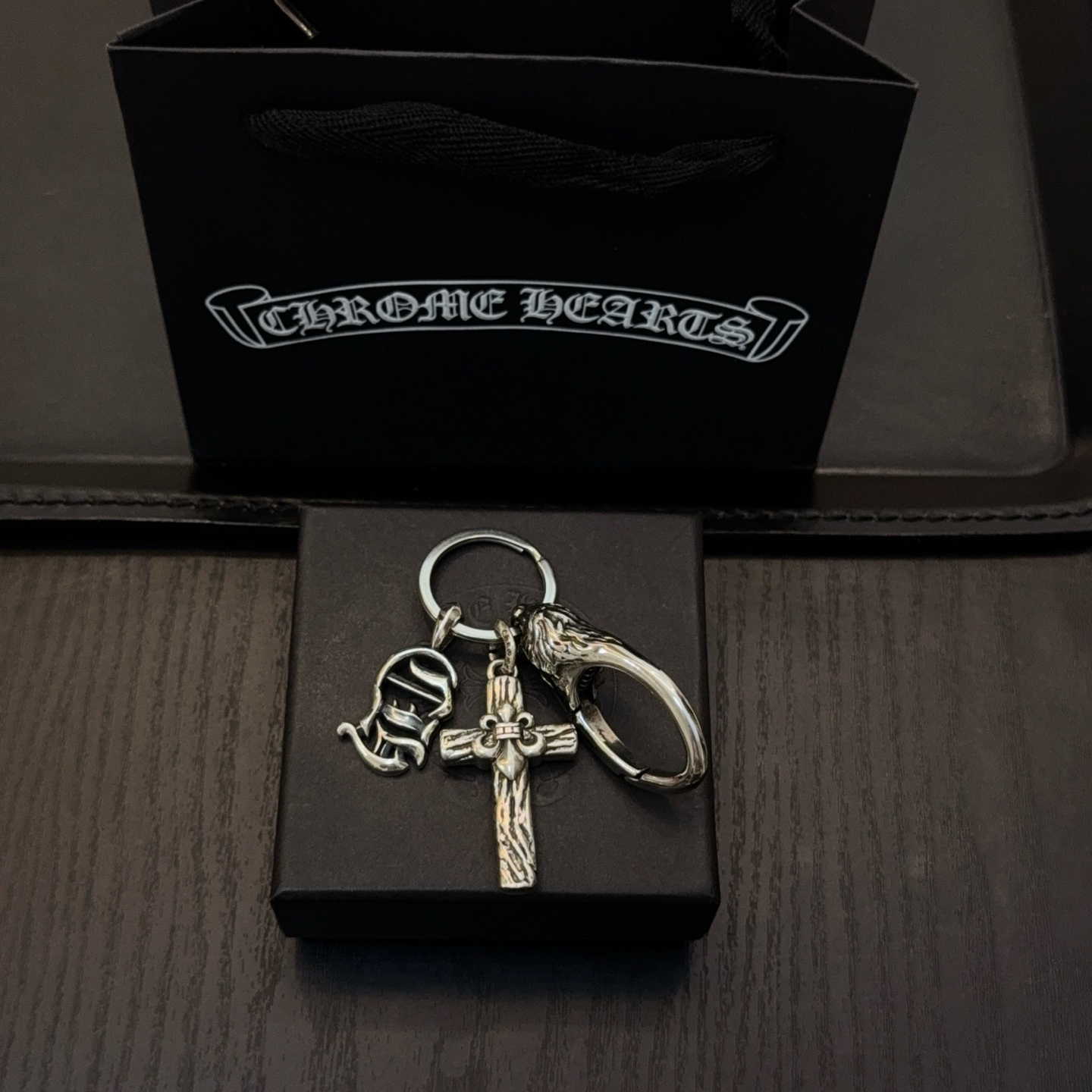 クロムハーツ「Chrome Hearts」クロスペンダントキーホルダー - 精巧なハンドメイド、アンティークシルバー彫刻、ヴィンテージパンクスタイル