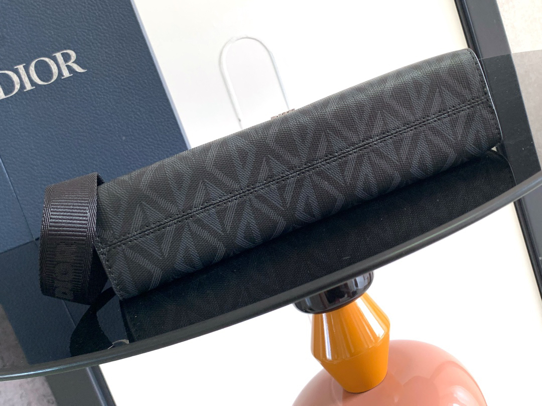 ディオール「Dior」オブリック モチーフ ポーチ