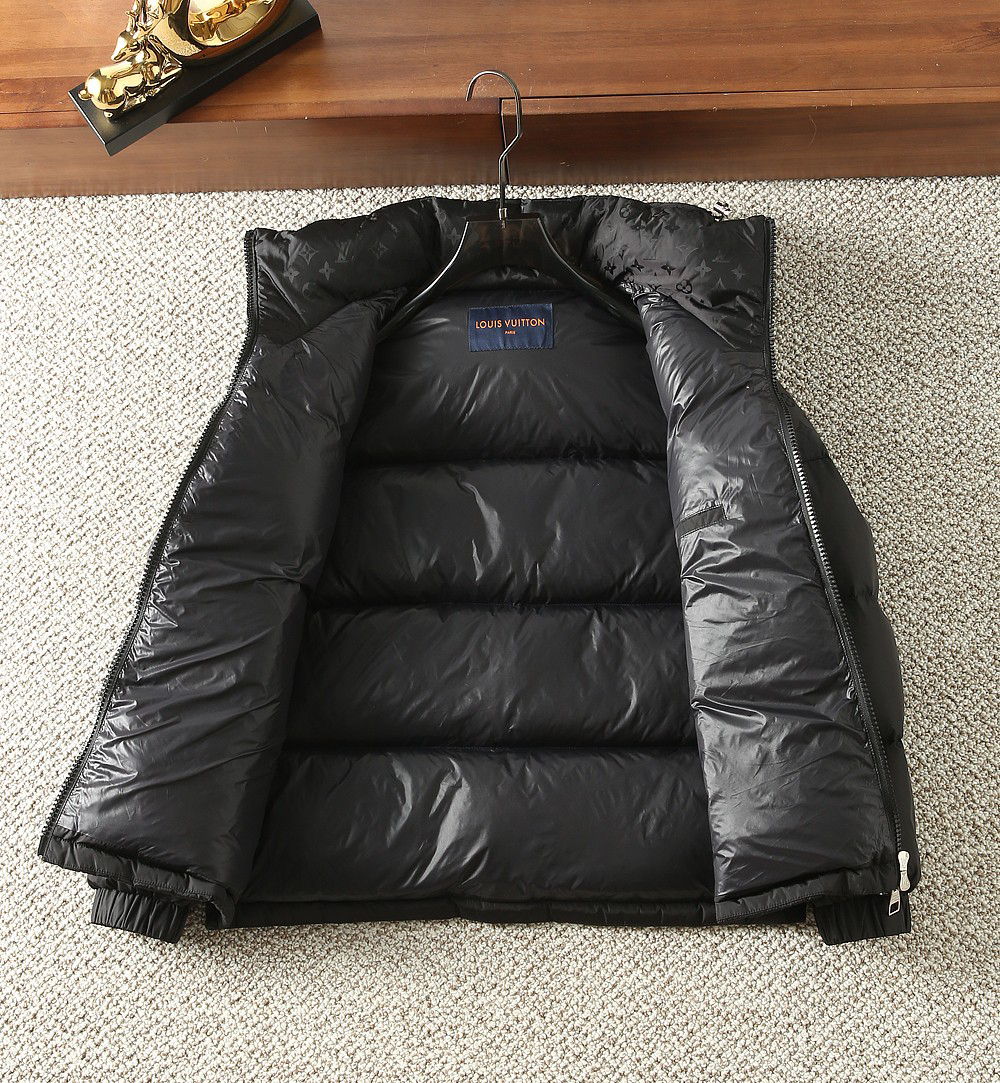 ルイ・ヴィトン「Louis Vuitton」秋冬コレクション ダウンジャケット