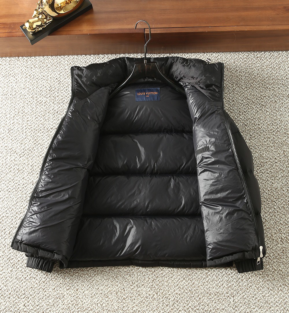 ルイ・ヴィトン「Louis Vuitton」秋冬コレクション ダウンジャケット