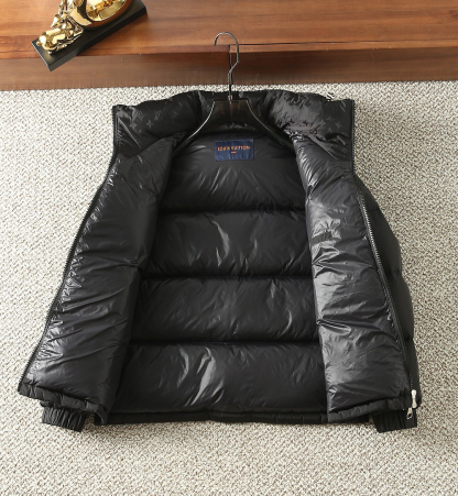 ルイ・ヴィトン「Louis Vuitton」秋冬コレクション ダウンジャケット