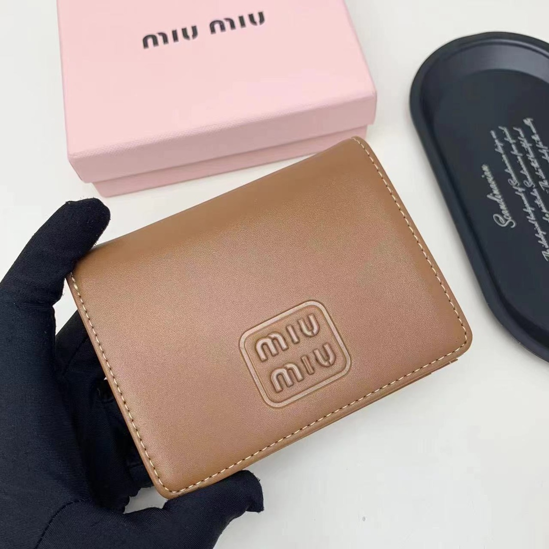 ミュウミュウ「Miu Miu」ミュウミュウ カーフスキン コンパクトウォレット 5238 / 二つ折り財布