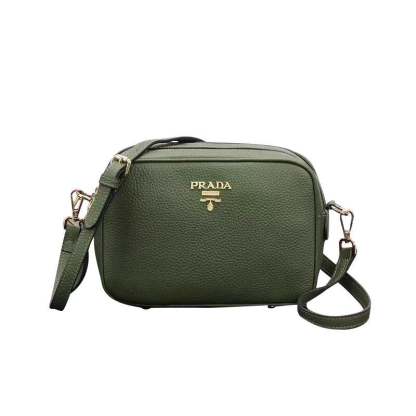 プラダ「Prada」ナイロン クロスボディバッグ