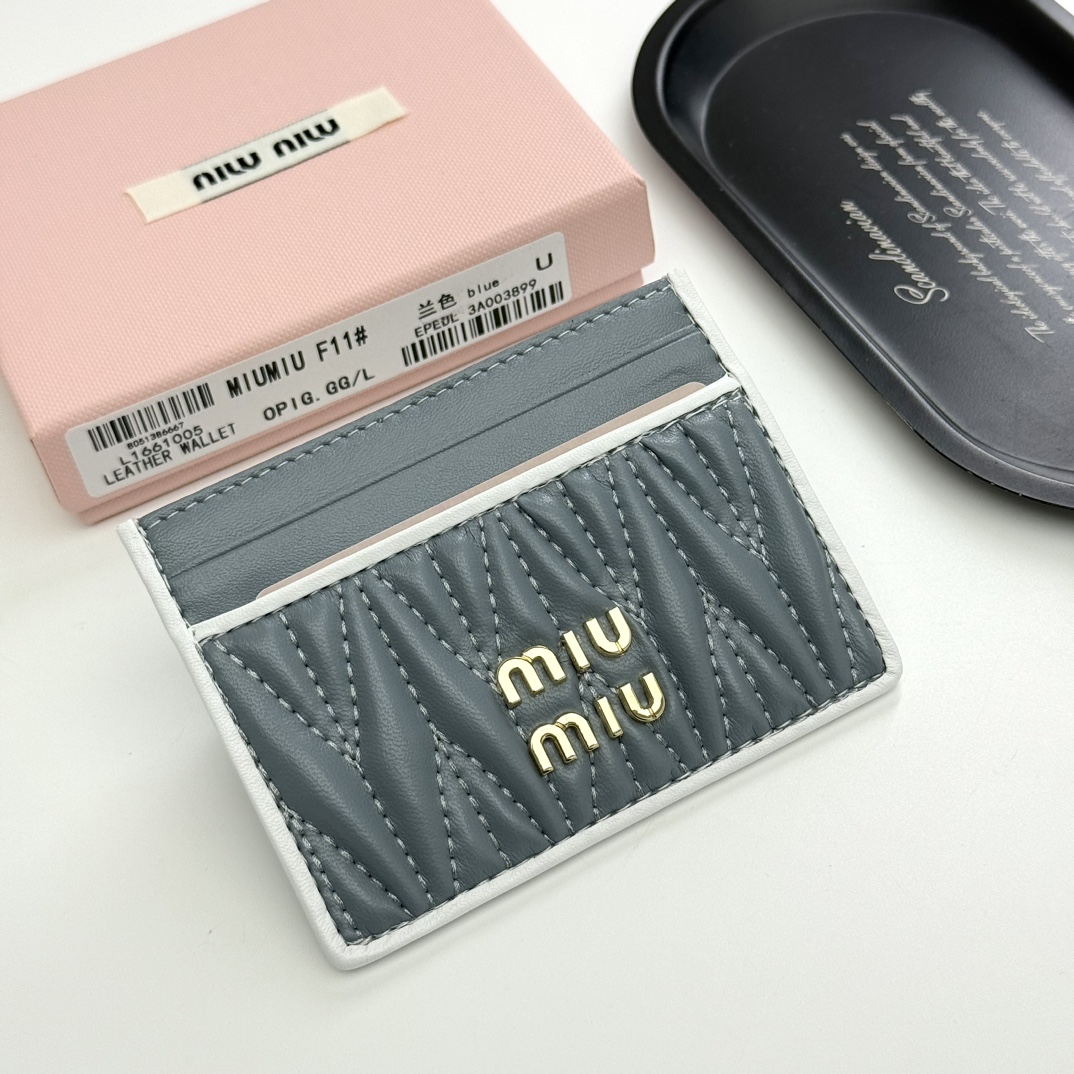 ミュウミュウ「Miu Miu」ミュウミュウ マテラッセ ラムスキン マルチウォレット F11 / コンパクトウォレット.