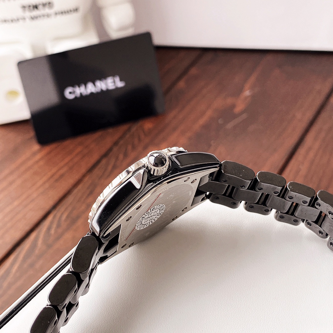 シャネル「Chanel」J12 キャリバー 33MM