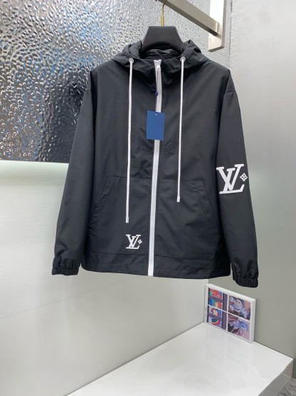 ルイ・ヴィトン「Louis Vuitton」2025SS 新作 刺繍ロゴ フード付きアウトドアジャケット