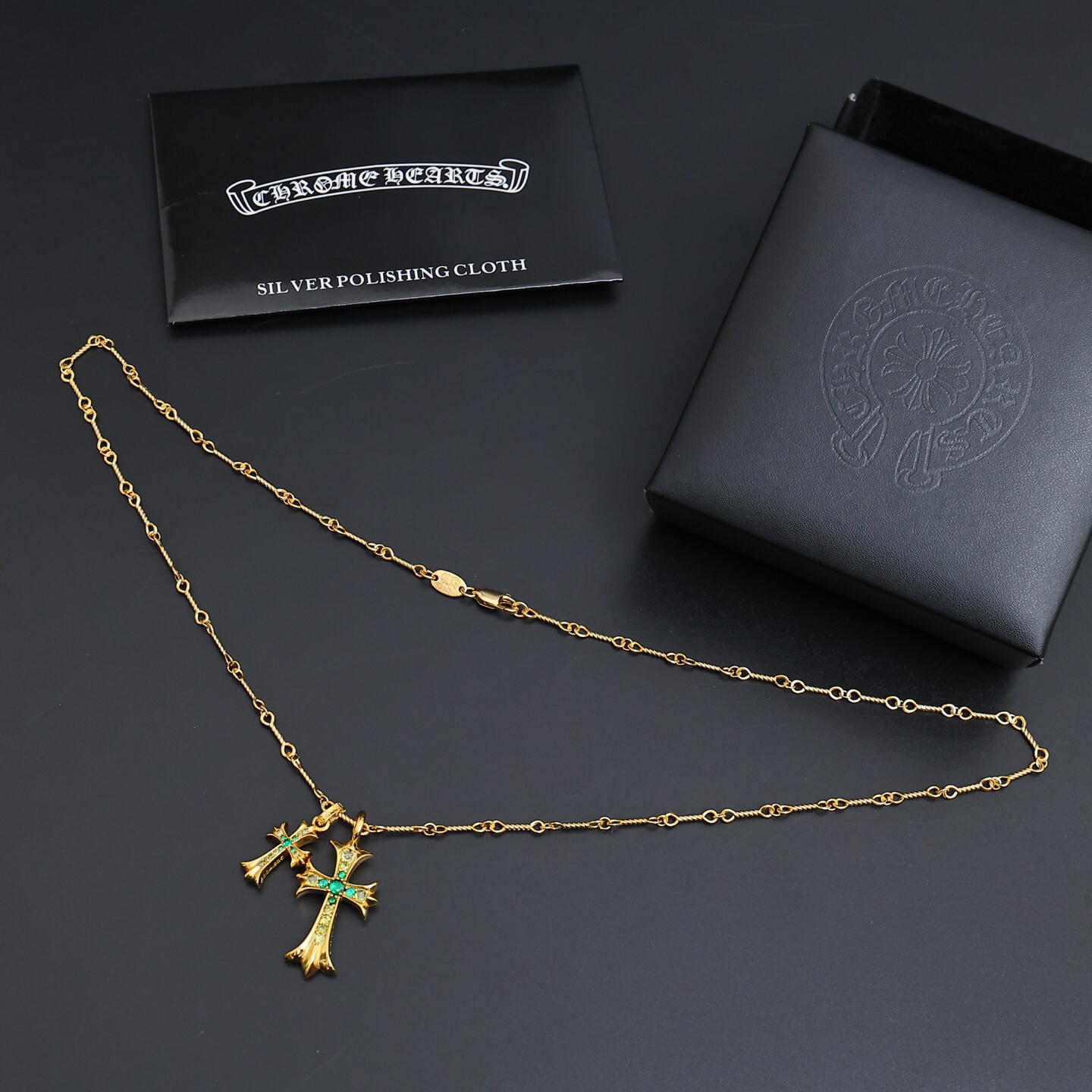 クロムハーツ「Chrome Hearts」のクラシックネックレス - 日常に上品なアクセントを添えるユニセックスモデル