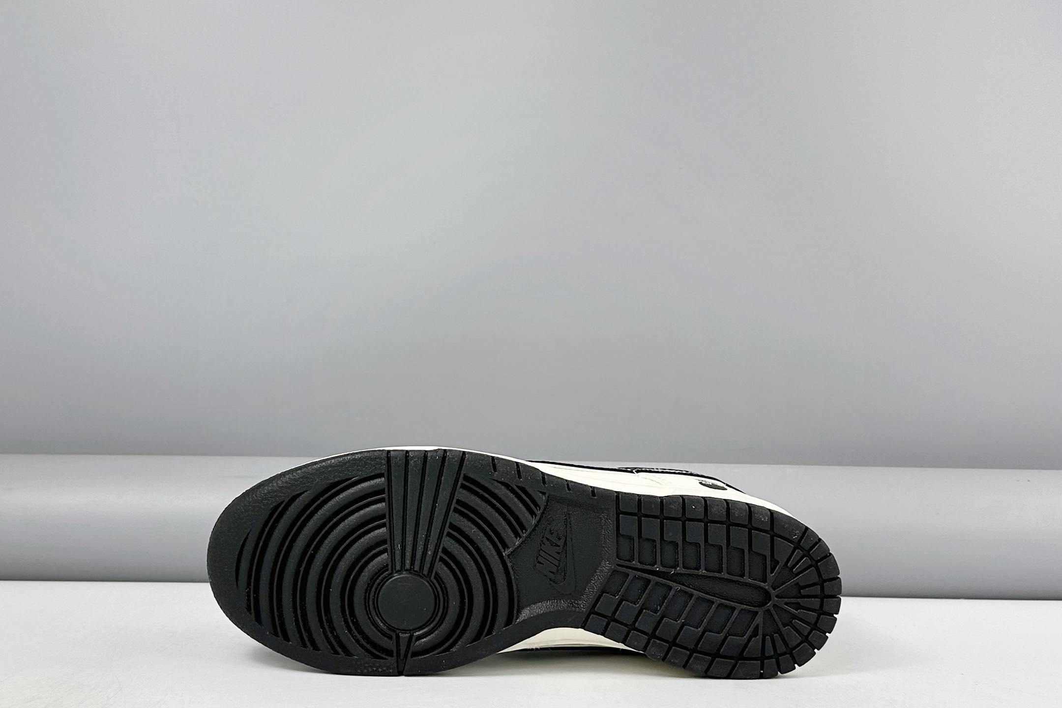 ナイキ「Nike」ク ロー カジュアルスニーカー