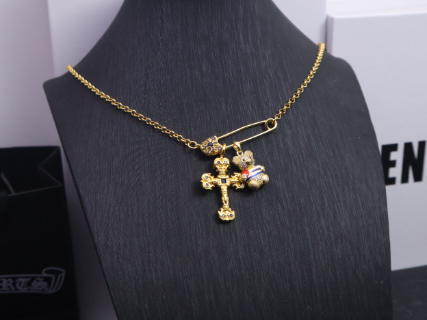 クロムハーツ「Chrome Hearts」のクラシックネックレス - 日常に上品なアクセントを添えるユニセックスモデル