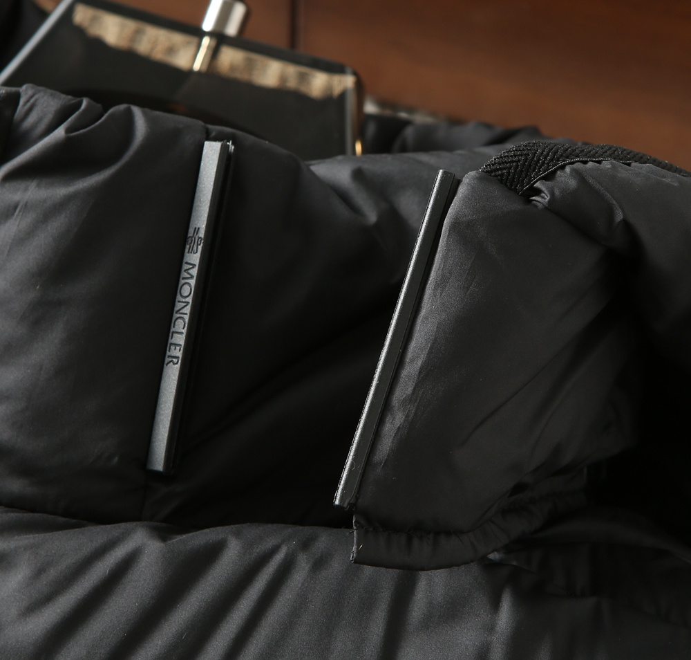 モンクレール「Moncler」秋冬 ニット調ダウンジャケット