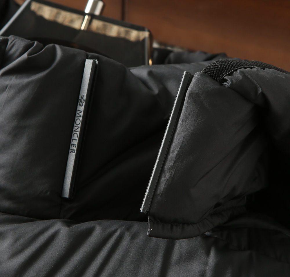 モンクレール「Moncler」秋冬 ニット調ダウンジャケット