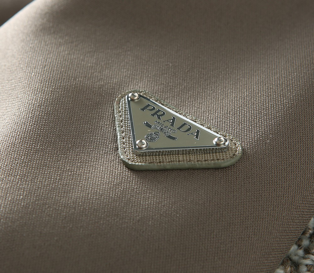 プラダ「Prada」秋冬 フード付きアウター