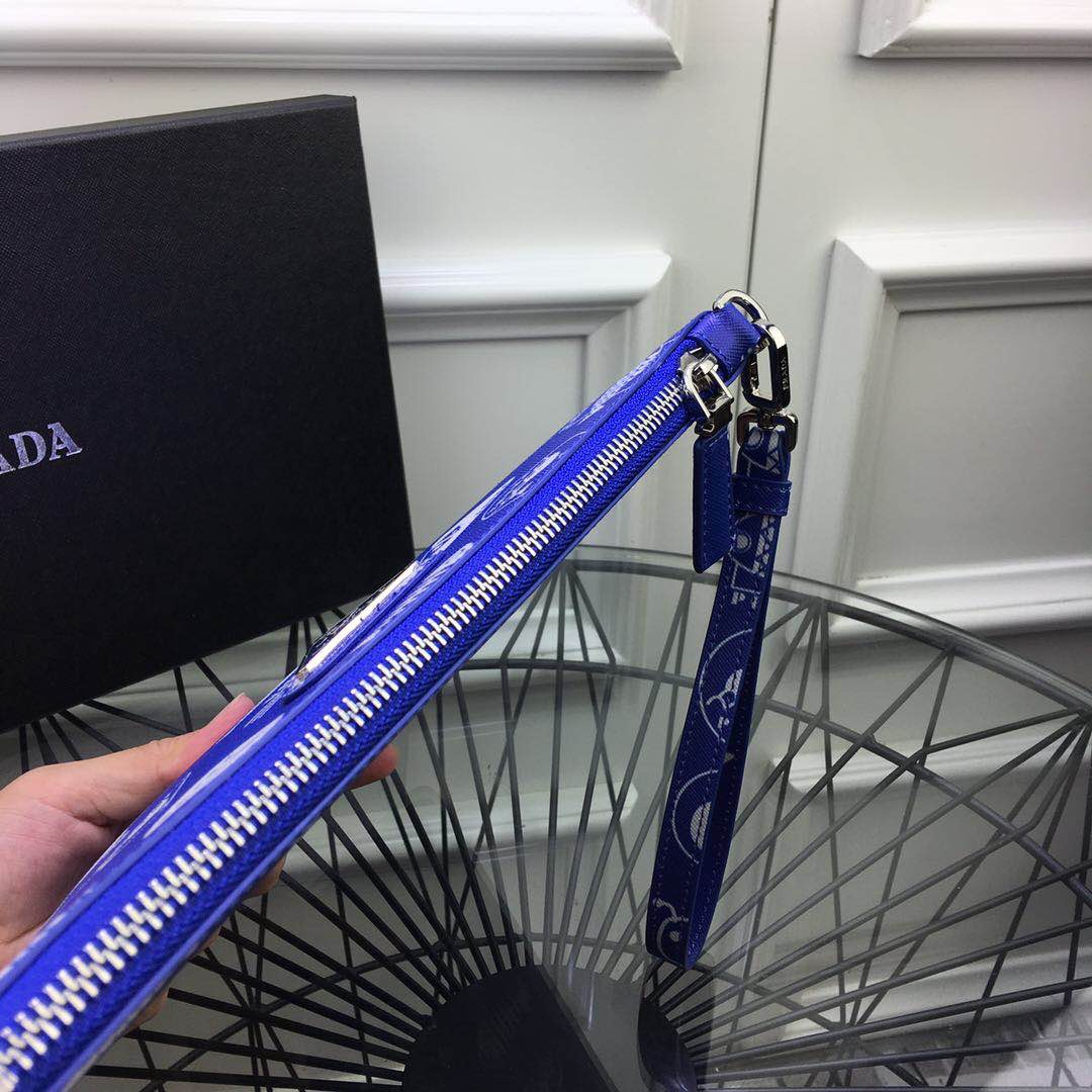 プラダ「Prada」サフィアーノレザー ハンドクラッチ