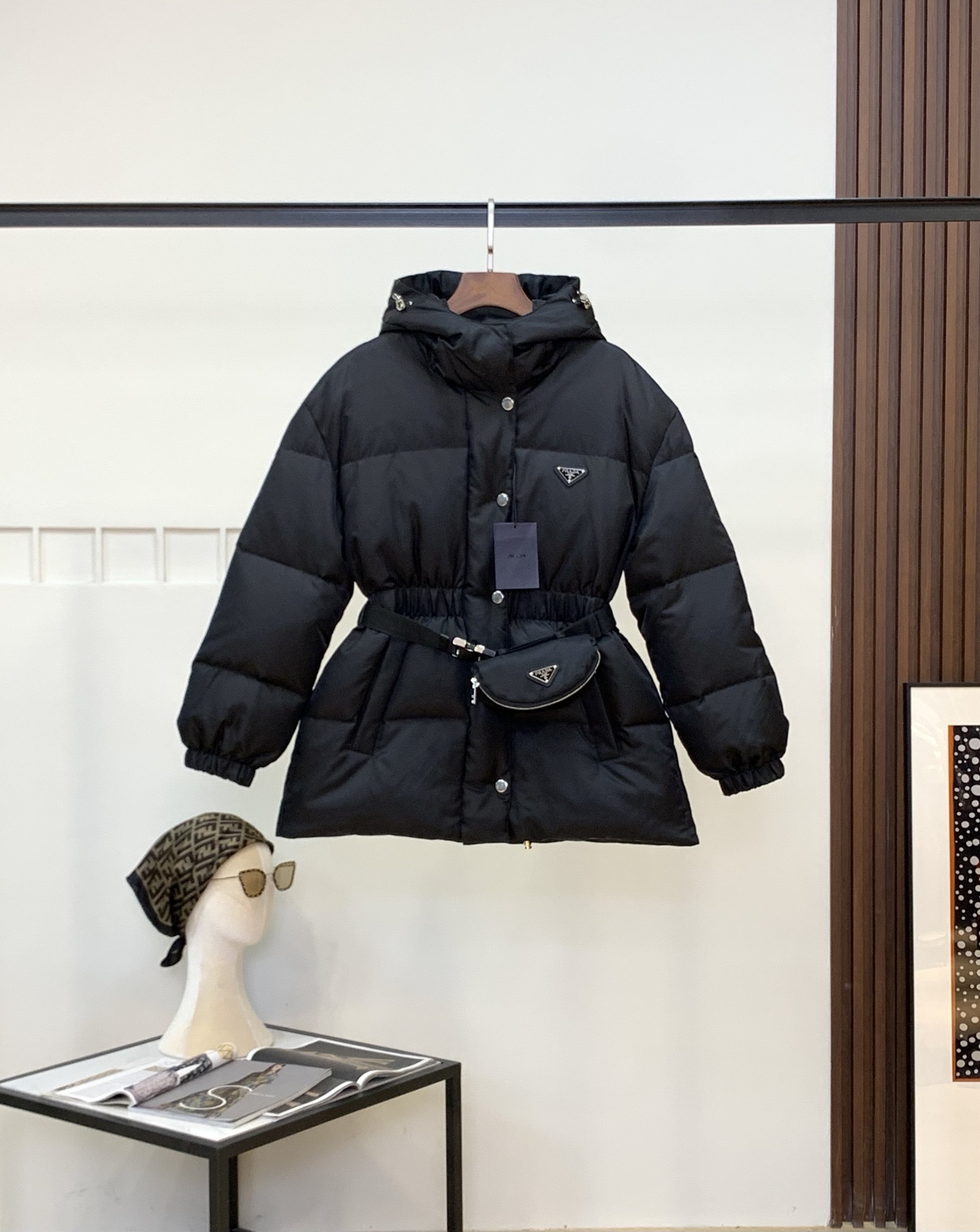 プラダ「Prada」秋冬フード付きダウンジャケット