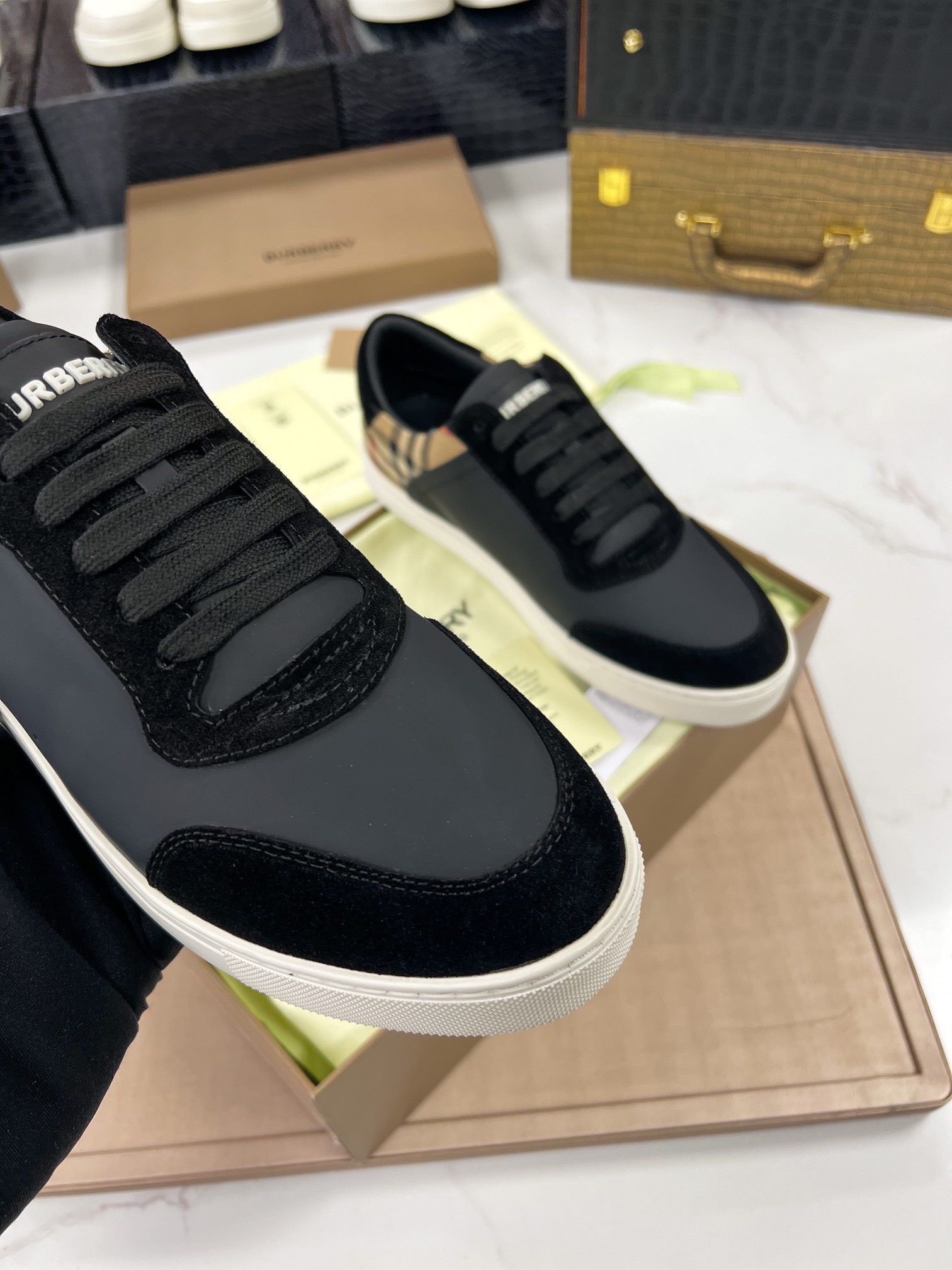 バーバリー「Burberry」バーバリー テラス スニーカー / レザースニーカー