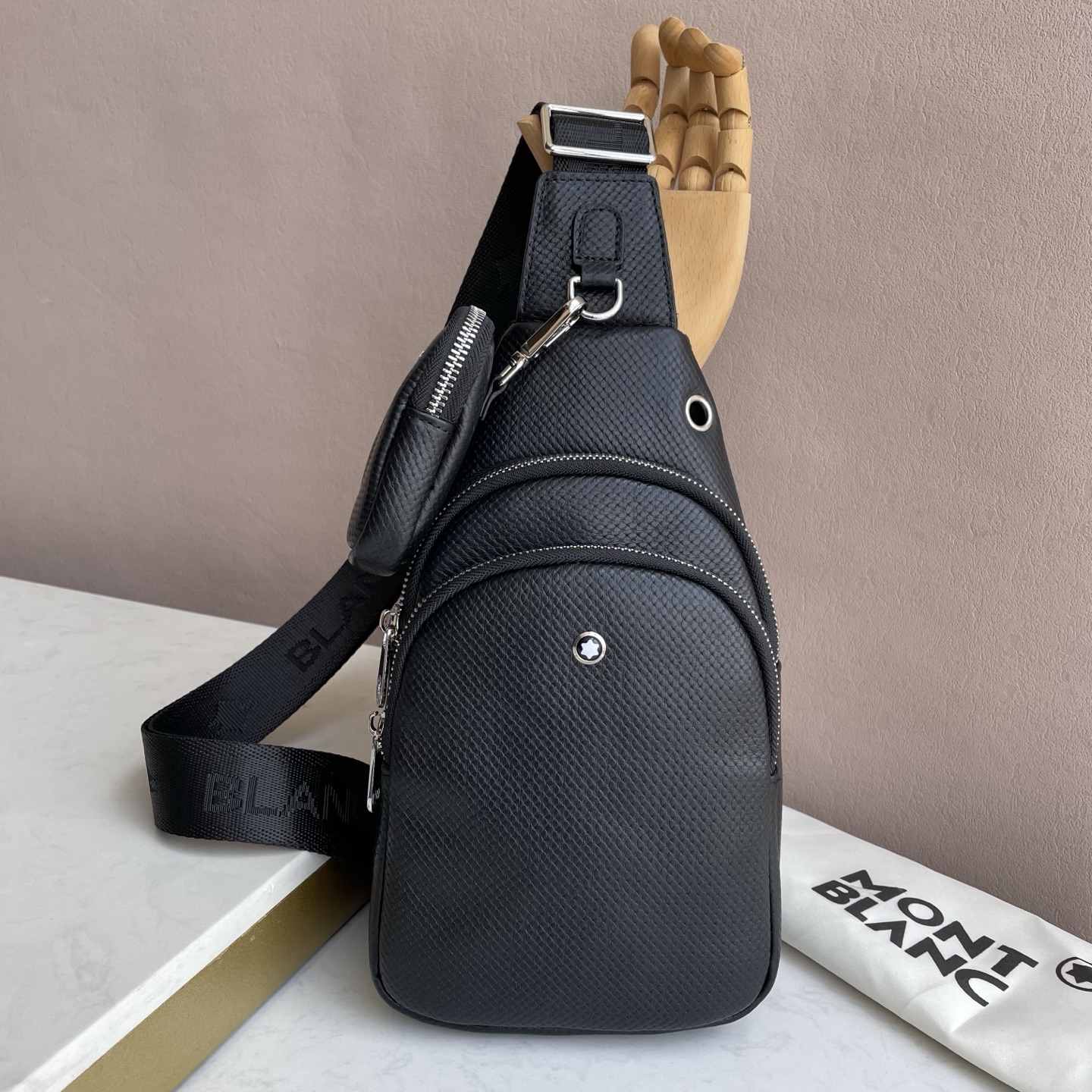 モンブラン 「Montblanc」モンブラン メンズレザーチェストバッグ / クロスボディバッグ 