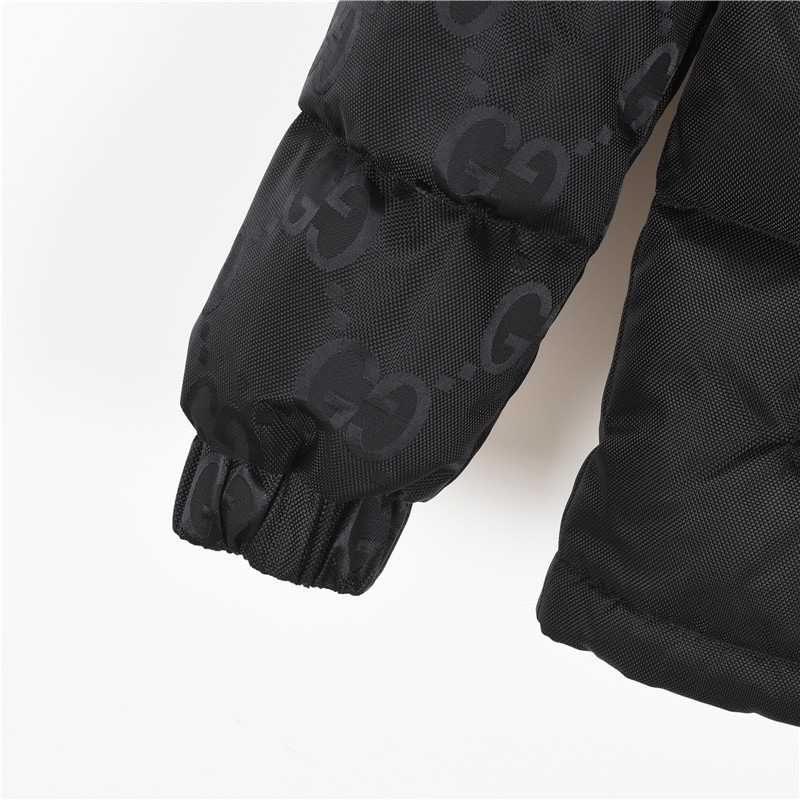 GUCCI / グッチ 24FW の隠し模様のつなぎ合わせジャカード柄のダウンジャケット