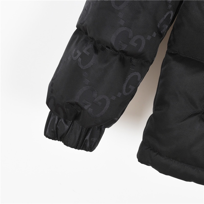 GUCCI / グッチ 24FW の隠し模様のつなぎ合わせジャカード柄のダウンジャケット