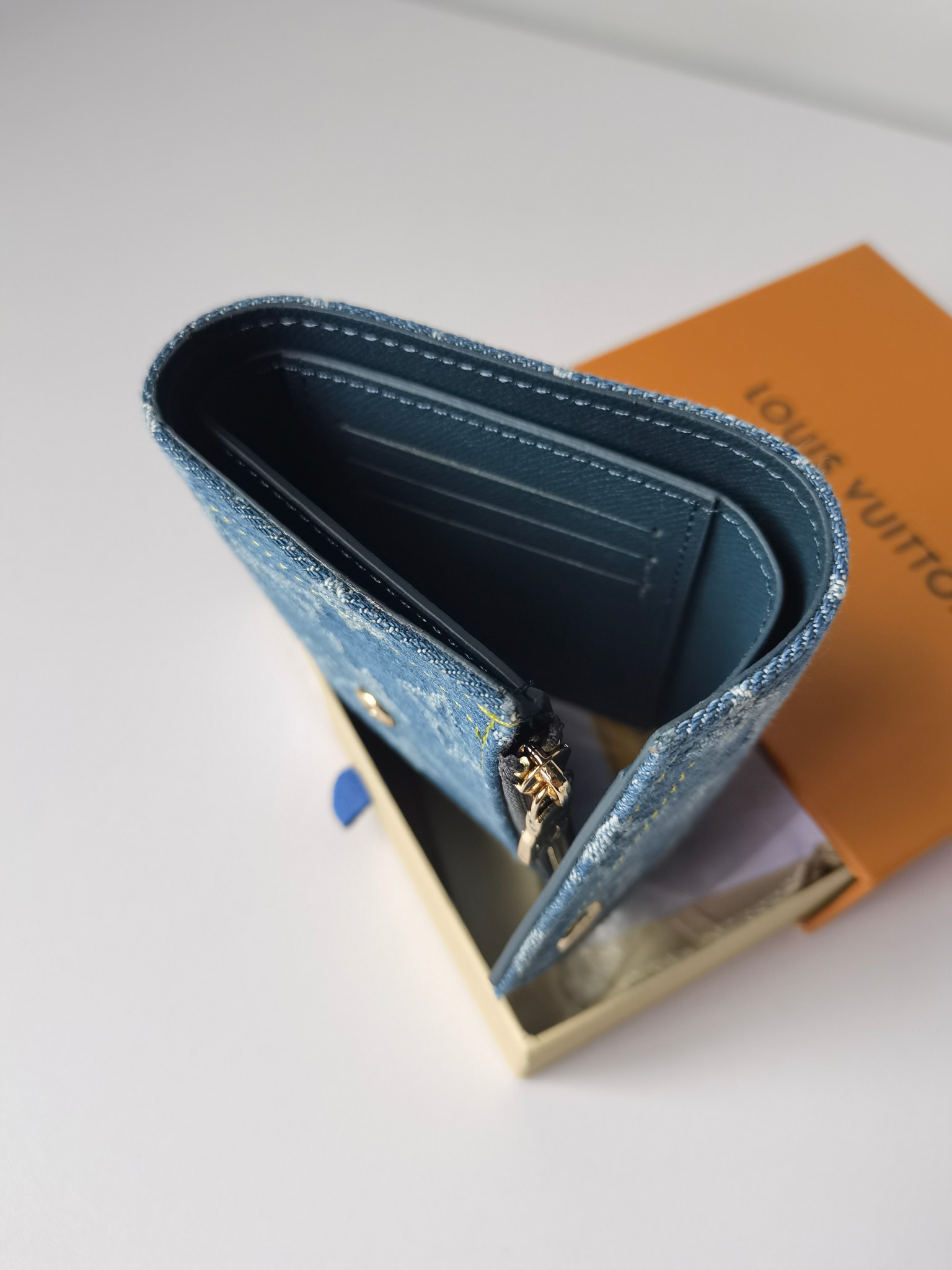 ルイ・ヴィトン「Louis Vuitton」ルイ・ヴィトン ヴィクトリーヌ ウォレット M13212 / 二つ折り財布