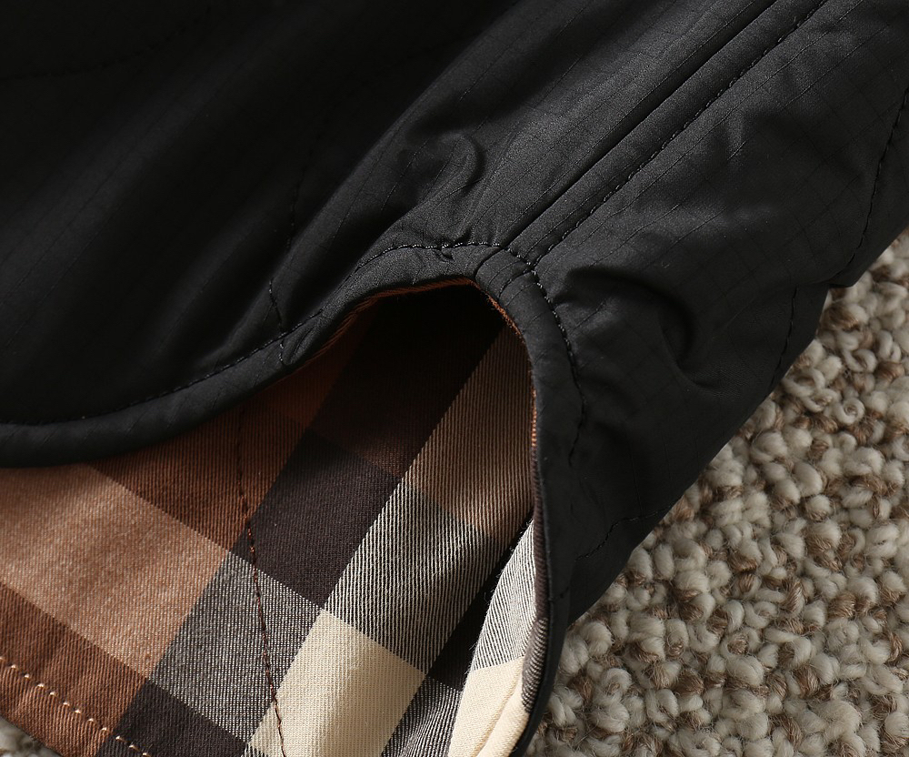 バーバリー「Burberry」秋冬 リバーシブルキルティングジャケット