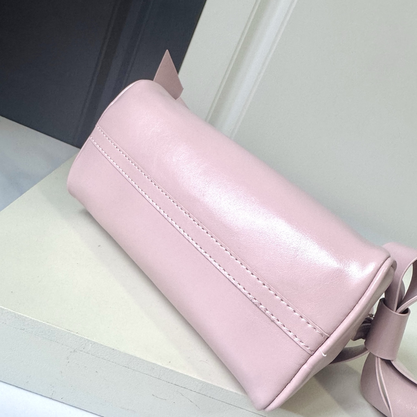 ミュウミュウ「Miu Miu」ミュウミュウ シャイニーレザーポーチ 5NE029 / ハンドバッグ