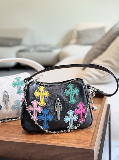 クロムハーツ「Chrome Hearts」十字架のショルダーバッグ
