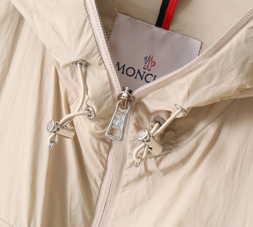モンクレール「Moncler」秋のフード付きジャケット